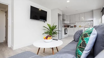 Spacious 1 bed Flat With View