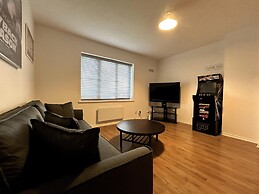 Essex 2 Bed Flat Near Station With Free Parking