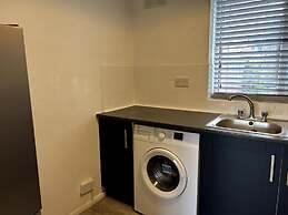 Essex 2 Bed Flat Near Station With Free Parking