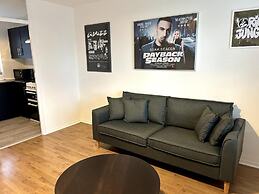 Essex 2 Bed Flat Near Station With Free Parking