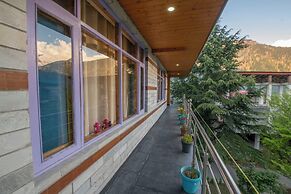 Goroomgo Urban Monk Stays Manali