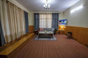 Goroomgo Urban Monk Stays Manali