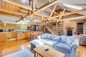 Historic Clark Cabin w/ Deck & Fishing Pond Access