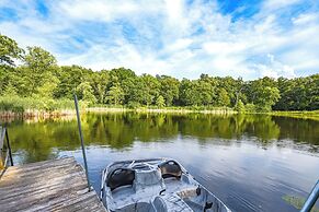 Historic Clark Cabin w/ Deck & Fishing Pond Access