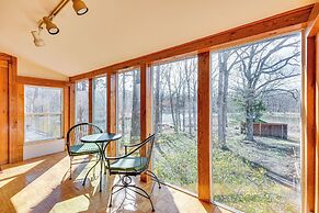 Historic Clark Cabin w/ Deck & Fishing Pond Access
