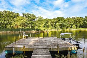 Historic Clark Cabin w/ Deck & Fishing Pond Access