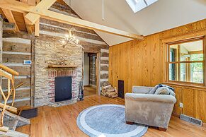 Historic Clark Cabin w/ Deck & Fishing Pond Access