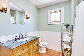 Jeffersonville Home w/ Deck Near Hiking & Climbing