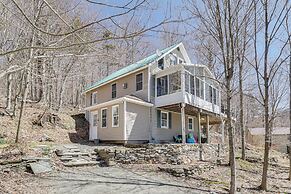 Jeffersonville Home w/ Deck Near Hiking & Climbing