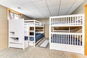 Family-friendly Ozarks Getaway < 21 Mi to Branson!