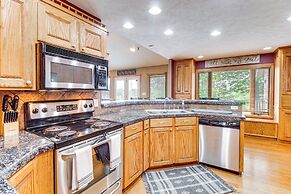 Family-friendly Ozarks Getaway < 21 Mi to Branson!