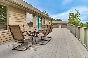 Family-friendly Ozarks Getaway < 21 Mi to Branson!