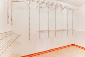 Family-friendly Ozarks Getaway < 21 Mi to Branson!