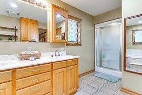 Family-friendly Ozarks Getaway < 21 Mi to Branson!