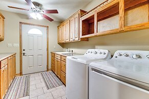 Family-friendly Ozarks Getaway < 21 Mi to Branson!