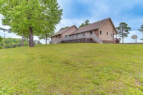 Family-friendly Ozarks Getaway < 21 Mi to Branson!