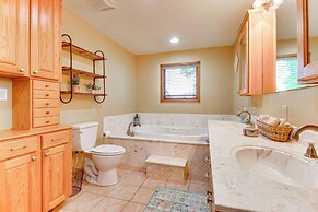 Family-friendly Ozarks Getaway < 21 Mi to Branson!