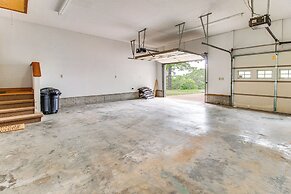 Family-friendly Ozarks Getaway < 21 Mi to Branson!