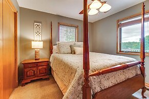 Family-friendly Ozarks Getaway < 21 Mi to Branson!