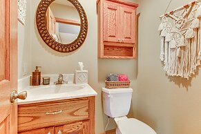 Family-friendly Ozarks Getaway < 21 Mi to Branson!