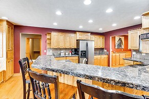 Family-friendly Ozarks Getaway < 21 Mi to Branson!