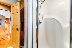 Family-friendly Ozarks Getaway < 21 Mi to Branson!