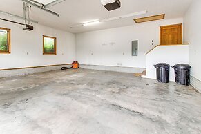 Family-friendly Ozarks Getaway < 21 Mi to Branson!