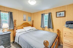 Cozy Brownville Cabin: 2 Mi to Schoodic Lake!