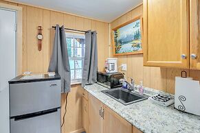 Cozy Brownville Cabin: 2 Mi to Schoodic Lake!