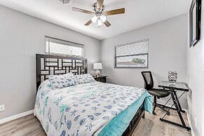 Cozy Venice Hideaway ~ 3 Mi to Beach & Downtown!