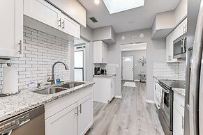 Cozy Venice Hideaway ~ 3 Mi to Beach & Downtown!