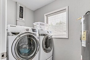 Cozy Venice Hideaway ~ 3 Mi to Beach & Downtown!