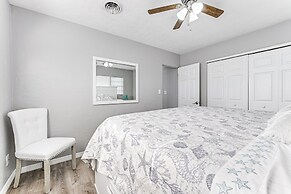 Cozy Venice Hideaway ~ 3 Mi to Beach & Downtown!