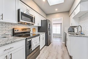 Cozy Venice Hideaway ~ 3 Mi to Beach & Downtown!