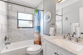 Cozy Venice Hideaway ~ 3 Mi to Beach & Downtown!