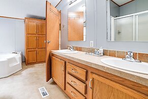 Kuttawa Vacation Rental w/ Smart TV, Near Marinas!