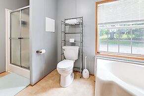 Kuttawa Vacation Rental w/ Smart TV, Near Marinas!