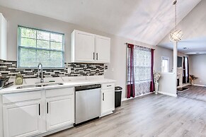 10 Mi to Stone Mtn Park: Spacious Home in Lithonia