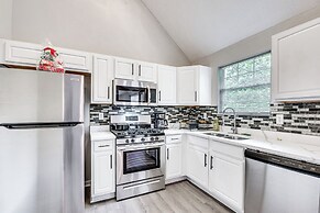 10 Mi to Stone Mtn Park: Spacious Home in Lithonia