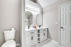 10 Mi to Stone Mtn Park: Spacious Home in Lithonia