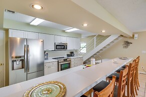 Bay-view Orange Beach Condo: 3 Mi to The Wharf