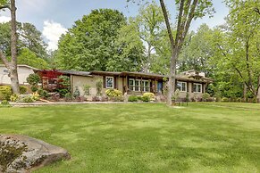 Spacious Atlanta Home w/ Yard ~ 9 Mi to Downtown