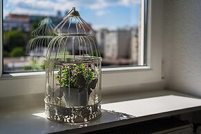 Silver Apartment With Hot Tub And Balcony