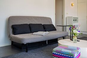 Silver Apartment With Hot Tub And Balcony
