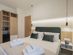 Miss Marrone City Hotel