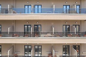 Miss Marrone City Hotel