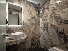 Miss Marrone City Hotel