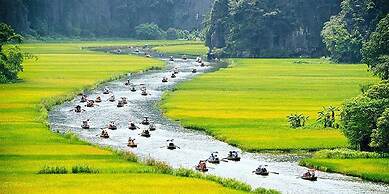 Room in House - Trang An Ao Dai Homestay - Family Room With Field View