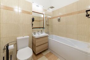 Arc de Triomphe by CityBookings