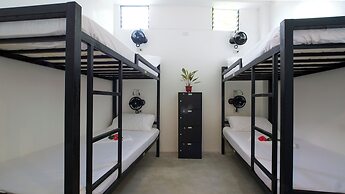 Sip Sunset Hostel and Lounge